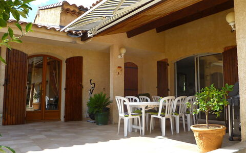 La Péguière: Property, Building, House, Real Estate, Home, Patio, Courtyard, Porch, Room, Estate
