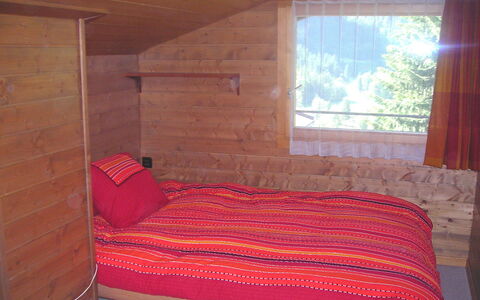 Chalet Almis 5: Comfort, Window, Wood, Shade, House, Building, Interior Design, Floor, Wood Stain, Flooring