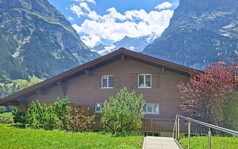 Chalet Almis 5: Mountainous Landforms, Mountain, Hill, Mountain Range, Highland, Landscape, Hill Station, House, Valley, Home