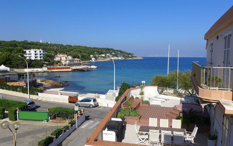La Bouée: Property, Town, Sky, Real Estate, Neighbourhood, Residential Area, House, Sea, Marina, Vacation