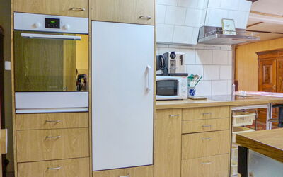 Accommodation:&nbsp;Saba 200.1
