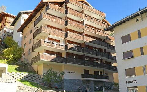 Zermatt 30: Building, Daytime, Property, Plant, Window, Sky, Tower Block, Urban Design, Condominium, Residential Area