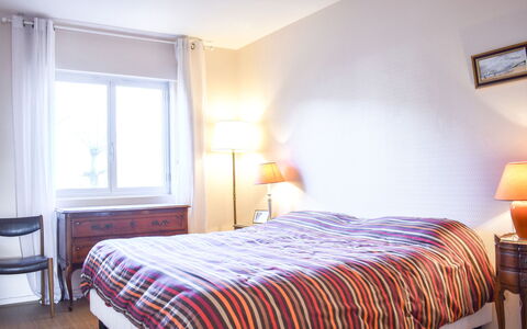 Deauville-Trouville 204: Furniture, Building, Comfort, Window, Azure, Wood, Lighting, Lamp, Shade, Textile