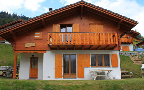 Elorian: House, Property, Building, Home, Cottage, Roof, Facade, Real Estate, Siding, Farmhouse
