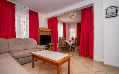 Accommodation:&nbsp;Hilde Red 101.1