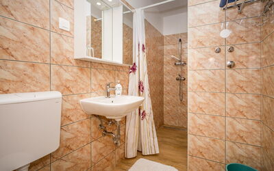 Accommodation:&nbsp;Hilde Red 101.5