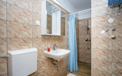 Accommodation:&nbsp;Hilde Red 101.7