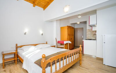 Accommodation:&nbsp;Hilde Red 101.10