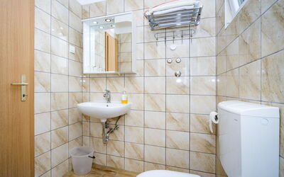 Accommodation:&nbsp;Hilde Red 101.10