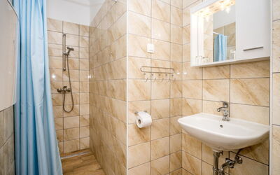 Accommodation:&nbsp;Hilde Red 101.6