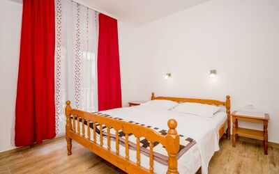 Accommodation:&nbsp;Hilde Red 101.7