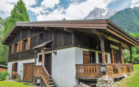 L'Piri: Cloud, Sky, Plant, Window, Building, Wood, Tree, House, Mountain, Porch