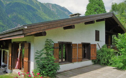 L'Piri: Plant, Building, Property, Window, Sky, House, Mountain, Cloud, Vegetation, Land Lot