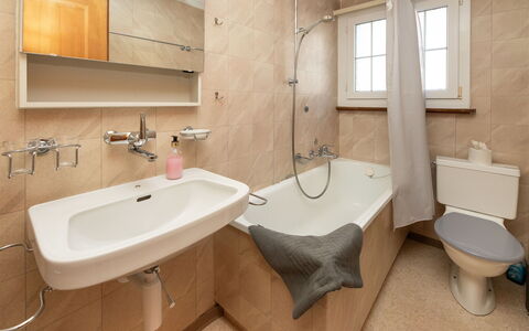 Chalet Spassvogel: Bathroom, Bathroom Sink, Plumbing Fixture, Bathtub, Interior Design, Sink, Flooring, Floor, Tap, Plumbing