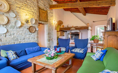 Villa Monteloro: Table, Couch, Furniture, Property, Blue, Houseplant, Azure, Picture Frame, Interior Design, Living Room