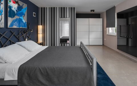 Villa Puntizela: Bedroom, Furniture, Room, Bed, Property, Interior Design, Bed Sheet, Bed Frame, Building, Wall