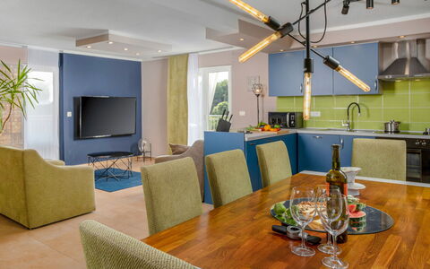 Villa Puntizela: Furniture, Property, Table, Couch, Houseplant, Wood, Interior Design, Lighting, Flooring, Living Room