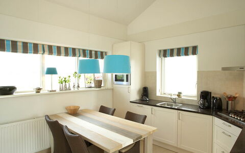 Krekt Oer 'T Wetter: Property, Room, Furniture, Interior Design, Building, Kitchen, House, Cabinetry, Ceiling, Real Estate