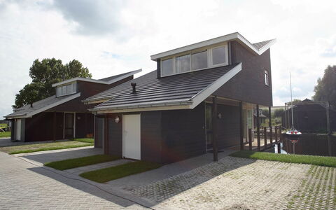 Krekt Oer 'T Wetter: Property, House, Architecture, Building, Home, Residential Area, Real Estate, Facade, Roof, Tree