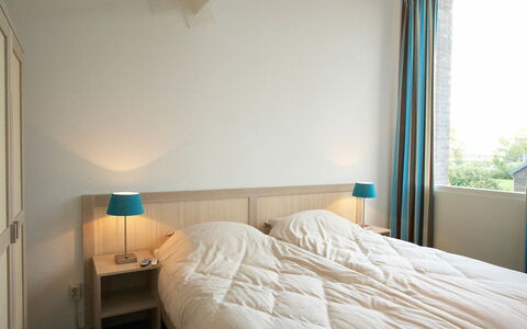 Krekt Oer 'T Wetter: Bedroom, Bed, Room, Furniture, Property, Bed Sheet, Bed Frame, Bedding, Floor, Mattress