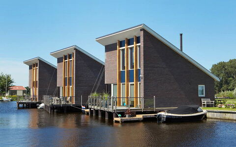 Krekt Oer 'T Wetter: Waterway, Architecture, Property, Canal, Building, House, Water, Home, Sky, Real Estate