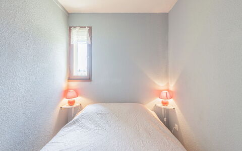 Le Méditerranée: Building, Property, Comfort, Window, Wood, Lamp, Orange, Flooring, Shade, House
