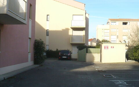 Le Méditerranée: Property, Residential Area, Building, House, Neighbourhood, Real Estate, Architecture, Town, Home, Apartment