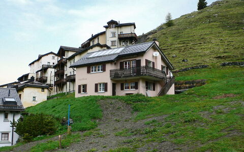 Crap Milan: Property, House, Highland, Mountain Range, Mountainous Landforms, Mountain, Building, Alps, Hill Station, Rural Area