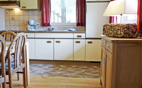 Crap Milan: Furniture, Countertop, Room, Floor, Cabinetry, Kitchen, Property, Interior Design, Table, Hardwood