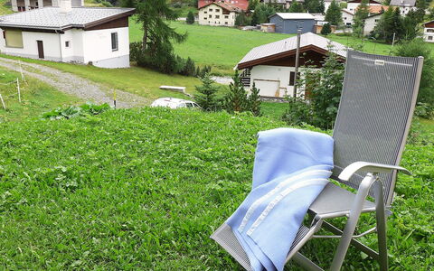 Crap Milan: Lawn, Grass, Property, Yard, Chair, House, Real Estate, Backyard, Tree, Home