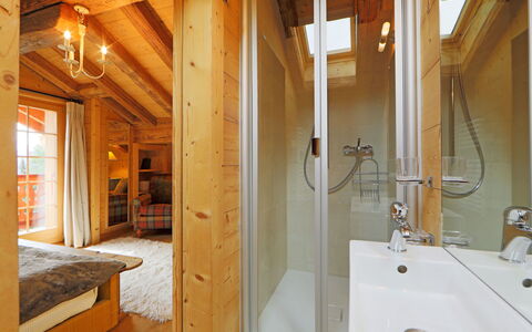Saint Piran: Mirror, Tap, Plumbing Fixture, Sink, Bathroom, Bathroom Sink, Wood, Floor, Flooring, Plumbing
