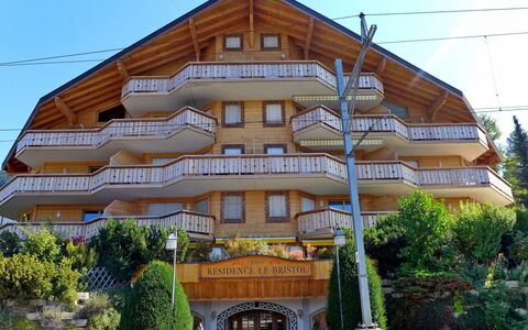 Villars 785: Plant, Sky, Building, Property, Window, Tree, Condominium, Urban Design, House, Real Estate
