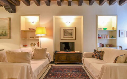 Sotoportego Venier: Room, Property, Ceiling, Furniture, Interior Design, Wall, Building, Living Room, Bedroom, Floor