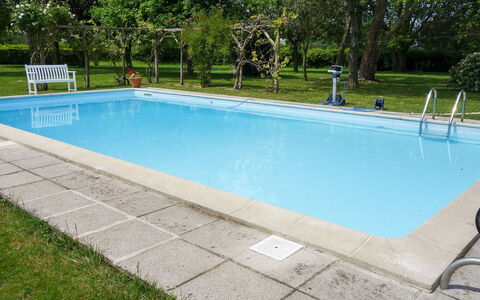 Les Londes: Water, Swimming Pool, Plant, Shade, Rectangle, Tree, Grass, Composite Material, Leisure, Building