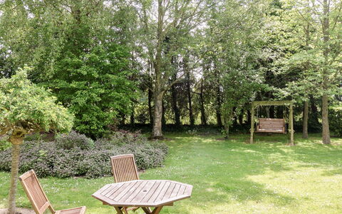Les Londes: Plant, Furniture, Plant Community, Natural Landscape, Tree, Outdoor Furniture, Land Lot, Grass, Shade, Woody Plant