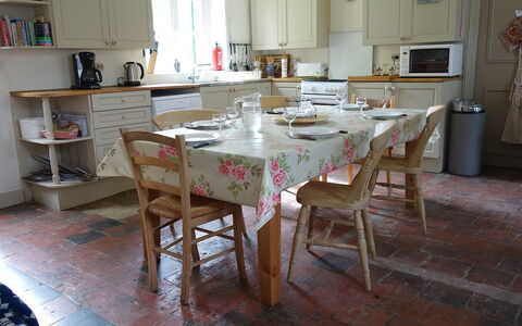 Les Londes: Floor, Room, Furniture, Property, Table, Dining Room, Flooring, Wood Flooring, Kitchen, Hardwood