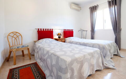 Ingy: Bedroom, Bed, Furniture, Room, Bed Sheet, Property, Bedding, Bed Frame, Interior Design, Floor