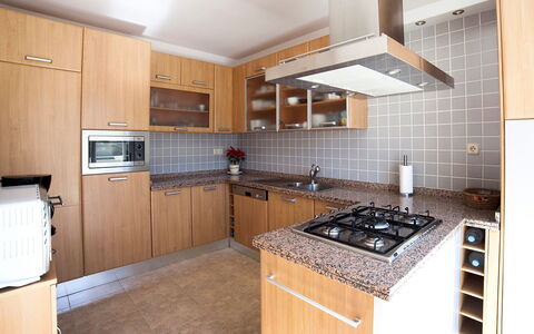 Ingy: Property, Room, Kitchen, Countertop, Cabinetry, Furniture, Building, Interior Design, Kitchen Stove, Real Estate