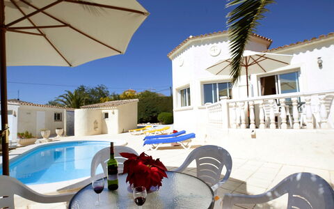 Ingy: Property, Building, Vacation, House, Real Estate, Swimming Pool, Azure, Apartment, Villa, Resort