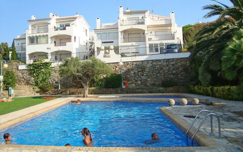 Els Jardins Iii: Swimming Pool, Property, Resort, Building, Town, Vacation, Leisure, Real Estate, Resort Town, House