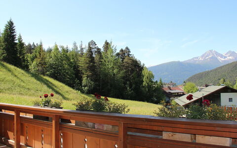 Lueg Ins Land: Mountainous Landforms, Property, Mountain, Mountain Range, Tree, Hill Station, Grass, Roof, Landscape, Real Estate