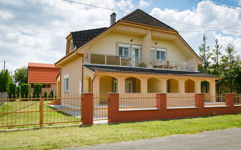 Daisy 1: Cloud, Sky, Plant, Building, Window, House, Land Lot, Wood, Neighbourhood, Tree