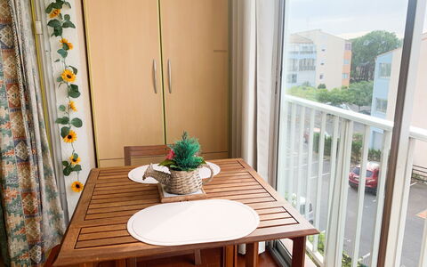 Plein Soleil: Property, Table, Furniture, Plant, Wood, Rectangle, Window, Interior Design, Floor, Line