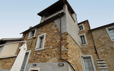 Marina di Andora 400: Sky, Window, Building, Wood, House, Brick, Facade, Roof, Brickwork