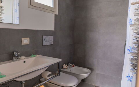 Cava Larica: Tap, Plumbing Fixture, Sink, Property, Bathroom Sink, Photograph, Window, Purple, Bathroom, Interior Design