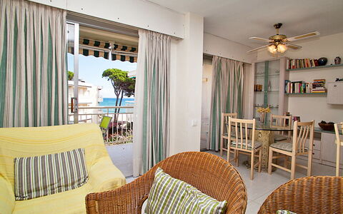 Cambrils 180: Room, Property, Interior Design, Furniture, Curtain, Building, Living Room, Real Estate, House, Home