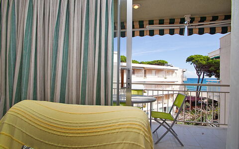 Cambrils 180: Curtain, Interior Design, Room, Property, Furniture, Window Treatment, Textile, Balcony, Real Estate, Shade
