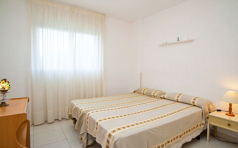Cambrils 180: Bedroom, Bed, Furniture, Room, Property, Bed Sheet, Bed Frame, Interior Design, Mattress, Wall