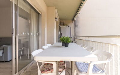 Cambrils 180: Furniture, Table, Property, Chair, Wood, Interior Design, Plant, Flooring, Building, Floor