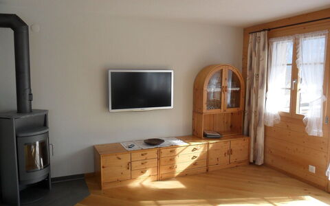 Ufem Stutz: Room, Property, Furniture, Floor, Interior Design, Building, Hardwood, House, Wood Flooring, Wall